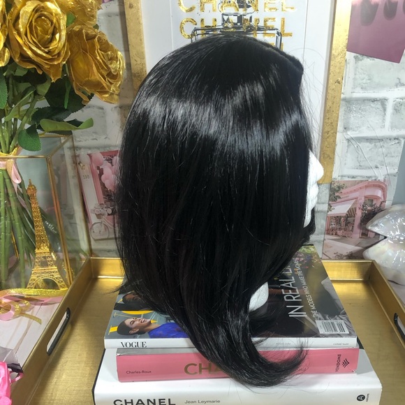 Black Shoulder Length Straight Wig - Picture 4 of 8
